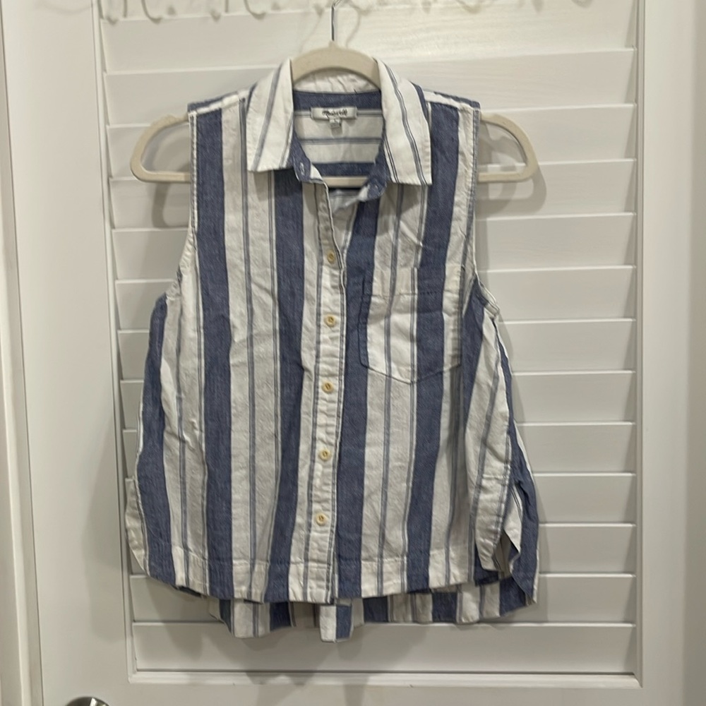 Madewell short blue/white stripe shirt with collar button front, gathered yolk
